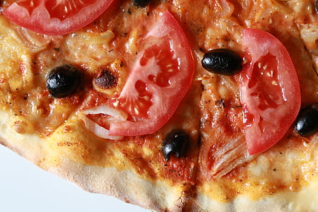 olive and tomato pizza thumbnail