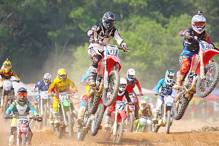 dirt bike racing thumbnail