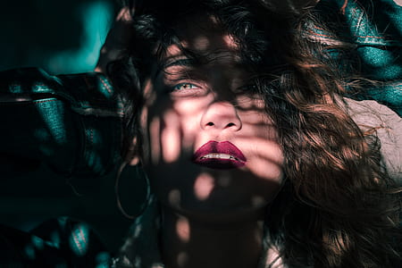 closeup photo of woman's face thumbnail