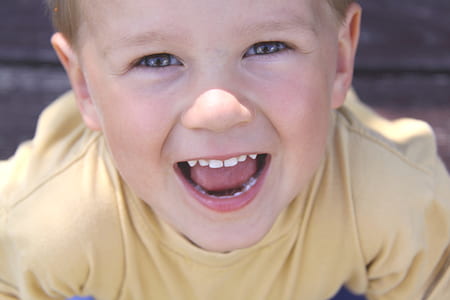 child opening his mouth thumbnail