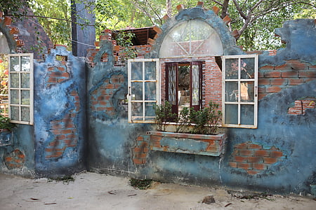 brown and blue concrete wall thumbnail