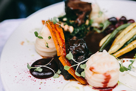 Dinnaer at restaurant thumbnail