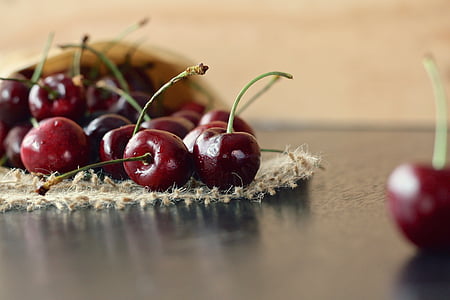 depth of field photography of cherries thumbnail