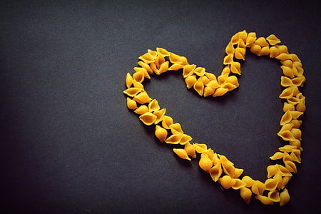 heart-shaped shell pasta wallpaper thumbnail