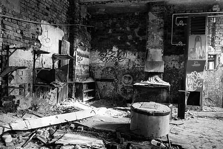 grayscale ruined house thumbnail