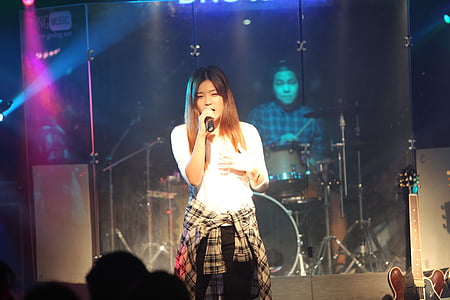 white top thumbnail