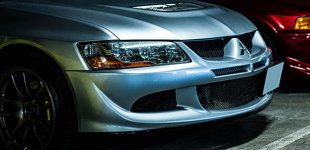 close-up photography of silver Mitsubishi car thumbnail