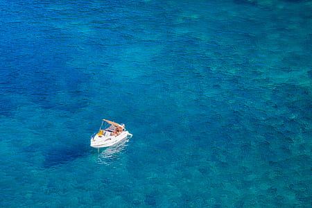 Boat In The Middle Of The Ocean thumbnail