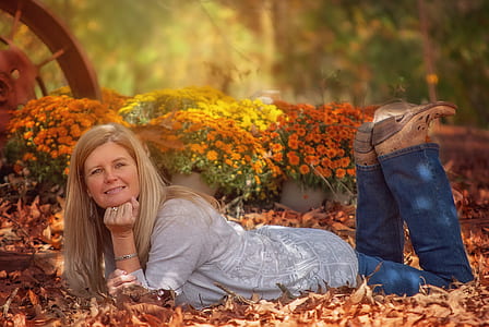 woman wearing gray dress shirt and blue jeans on brown dried leaves thumbnail
