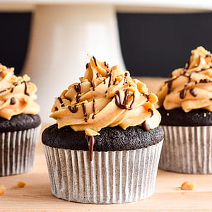 selective focus photography of three cupcakes thumbnail