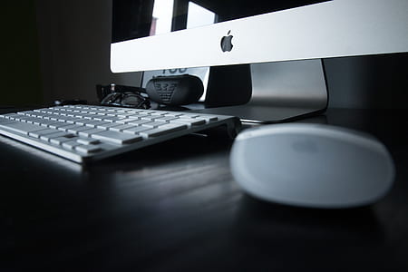 silver iMac and keyboard thumbnail