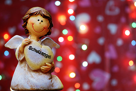 closeup photography of Schutzengel angel figurine thumbnail