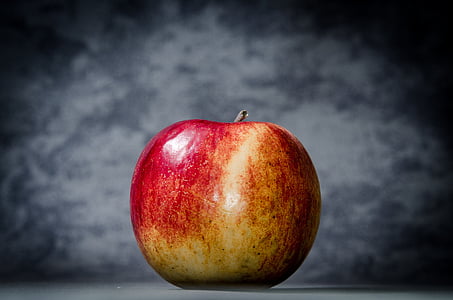 red apple with gray background thumbnail