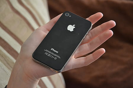 person holding black iPhone 4 thumbnail