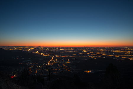 landscape photo of cityscape thumbnail