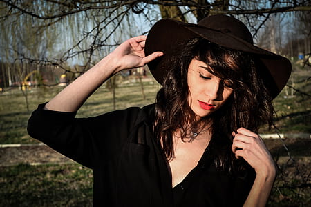 portrait photography of woman thumbnail