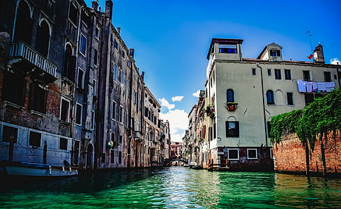 river with houses thumbnail