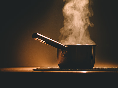 black pan on desk thumbnail