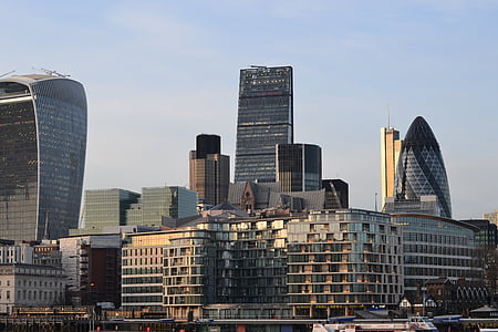city during day thumbnail