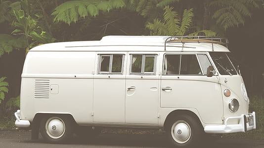 closeup photo of white Volkswagen T-2 van thumbnail