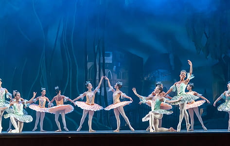 group of ballerina on stage thumbnail