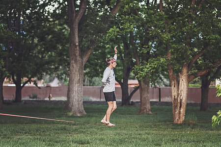 man walking on wire thumbnail
