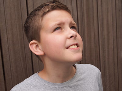 boy wearing gray crew-neck top thumbnail