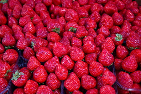 pile of strawberries thumbnail
