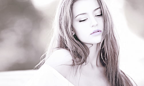 woman in strapless top thumbnail