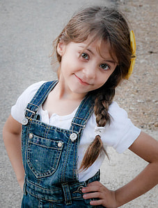 portrait photo of girl thumbnail
