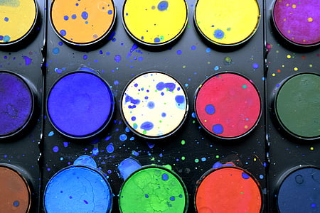 closeup photo of watercolor palette thumbnail