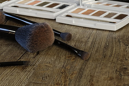 black makeup brush near white makeup palette thumbnail
