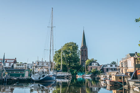 boats parking on port thumbnail