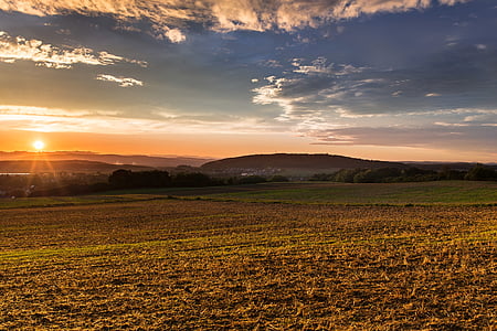 cumulos clouds during golden hour photography thumbnail