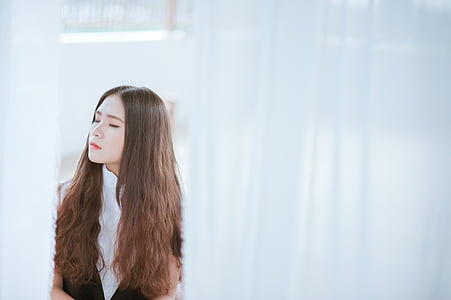 woman wearing white sleeveless top poses thumbnail