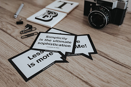 Little cards with inspirational quotes and a black camera thumbnail