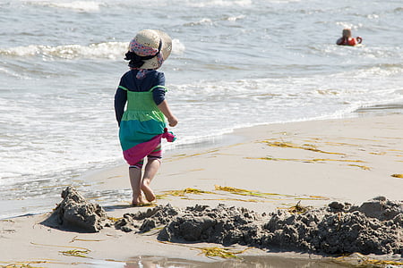 girl walking on the seashore thumbnail