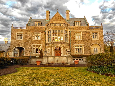 brown mansion thumbnail