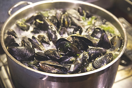 cooked mussels on stock pot thumbnail