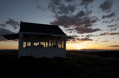 house overlooking field thumbnail
