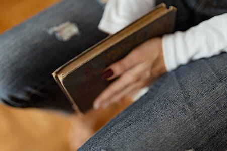 Beautiful young woman reading a book thumbnail