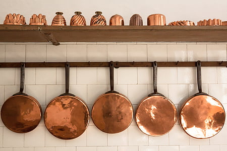 brass-colored and black cookware set thumbnail