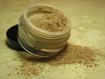 shallow focus photography of makeup thumbnail