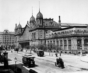 Black and White Vintage Photo in Budapest, Hungary thumbnail