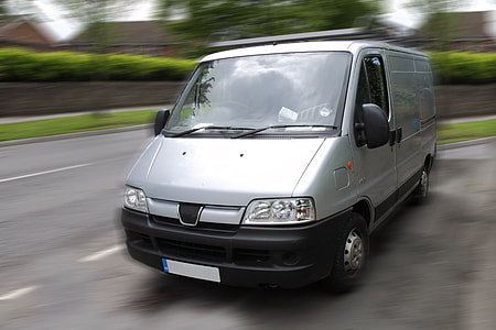 silver mini van thumbnail