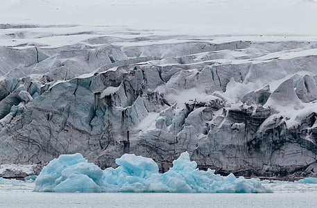 photograph of ice berg thumbnail