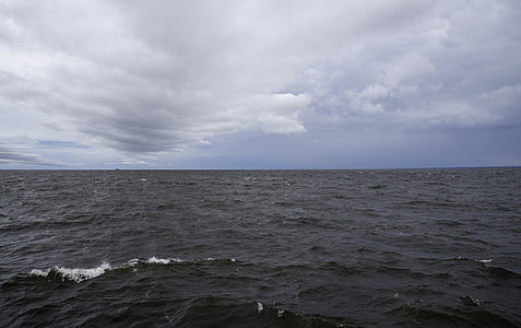 Horizon of Lake Superior in Duluth, Minnesota thumbnail