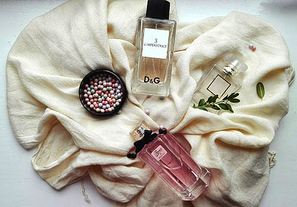 red and white D&G perfume bottles thumbnail