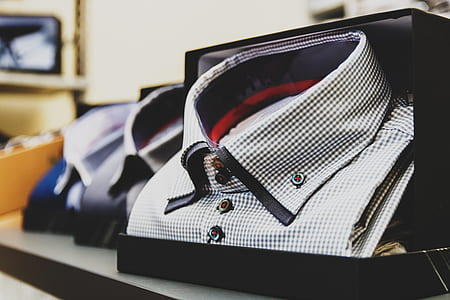 folded collared tops on boxes thumbnail