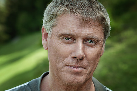 man wearing gray top thumbnail